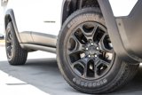 Used 2019 Jeep Cherokee Trailhawk image 2