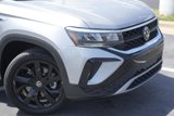 Used 2023 Volkswagen Taos SE w/ Panoramic Sunroof Package image 3