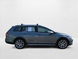 Used 2018 Volkswagen Golf SE image 4