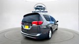 Used 2018 Chrysler Pacifica Touring-L Plus image 4