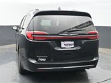 Used 2022 Chrysler Pacifica Touring-L image 4