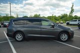 Used 2022 Chrysler Pacifica Touring-L image 6