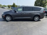 Used 2023 Chrysler Pacifica Touring-L image 3