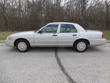 Used 2005 Ford Crown Victoria image 2