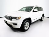 Used 2017 Jeep Grand Cherokee Laredo image 3