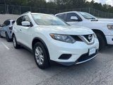 Used 2015 Nissan Rogue SV image 2