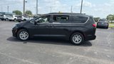 Used 2022 Chrysler Pacifica Touring-L image 4