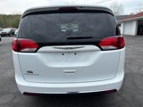 Used 2017 Chrysler Pacifica Touring-L image 6
