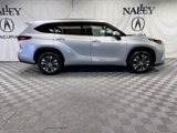 Used 2020 Toyota Highlander XLE image 2