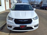 Used 2022 Chrysler Pacifica Touring-L image 3