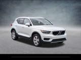 Used 2022 Volvo XC40 T4 Momentum image 4