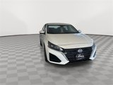 Used 2023 Nissan Altima 2.5 SV image 3