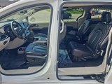 Used 2022 Chrysler Pacifica Touring-L image 4