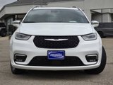 Used 2021 Chrysler Pacifica Pinnacle image 2