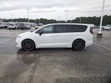 New 2024 Chrysler Pacifica Limited w/ Uconnect Theater Family Group image 5