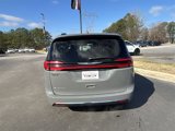 Used 2022 Chrysler Pacifica Touring-L image 5