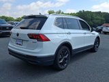 Used 2024 Volkswagen Tiguan SE w/ Panoramic Sunroof Package image 6