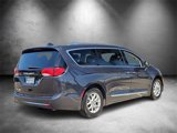 Used 2020 Chrysler Pacifica Touring-L image 3