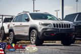 Used 2020 Jeep Cherokee Trailhawk image 2
