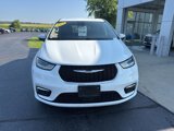 Used 2023 Chrysler Pacifica Touring-L image 2