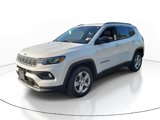 Used 2023 Jeep Compass Latitude image 3