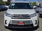 Used 2017 Toyota Highlander LE image 2