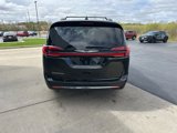 Used 2022 Chrysler Pacifica Touring-L image 6