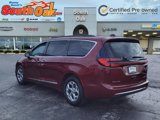 Used 2023 Chrysler Pacifica Limited image 4