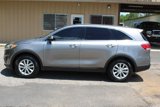 Used 2017 Kia Sorento L image 4