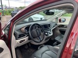 Used 2018 Chrysler Pacifica Touring-L image 5