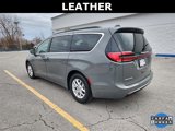 Used 2022 Chrysler Pacifica Touring-L image 3