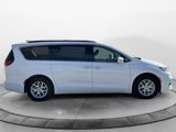 Used 2022 Chrysler Pacifica Touring-L image 2