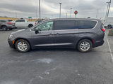 Used 2023 Chrysler Pacifica Touring-L image 2
