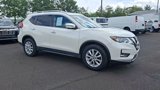 Used 2017 Nissan Rogue SV image 2