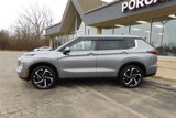 Used 2022 Mitsubishi Outlander SE image 2