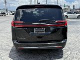Used 2023 Chrysler Pacifica Touring-L image 6