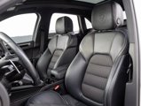 Certified 2023 Porsche Macan Turbo image 5
