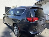 Used 2020 Chrysler Pacifica Touring-L image 3