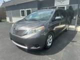 Used 2017 Toyota Sienna LE image 3