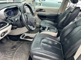 Used 2020 Chrysler Pacifica Touring-L image 4