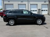 Used 2021 Jeep Grand Cherokee Laredo image 2