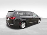 Used 2023 Chrysler Pacifica Touring-L image 4