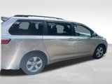 Used 2017 Toyota Sienna LE image 2