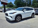 Used 2022 Toyota Highlander XLE image 6