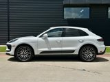 Certified 2022 Porsche Macan image 2