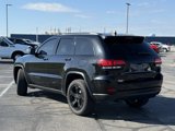 Used 2018 Jeep Grand Cherokee Laredo image 3