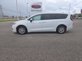 Used 2023 Chrysler Pacifica Touring-L image 2