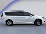 Used 2017 Chrysler Pacifica Touring-L Plus image 3