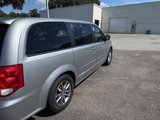 Used 2017 Dodge Grand Caravan SE image 4