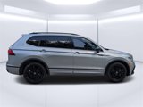 Used 2022 Volkswagen Tiguan SE R-Line image 2